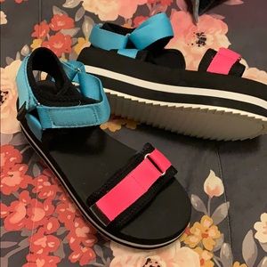 Platform sandals